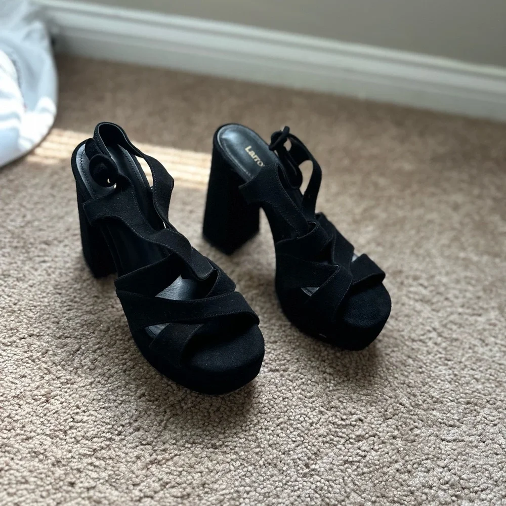 Black Platform Heels - Picture 7 of 10